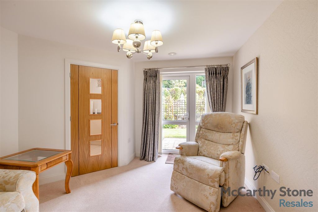 Property photo 3 of 21 8699344-Interior15.Jpg