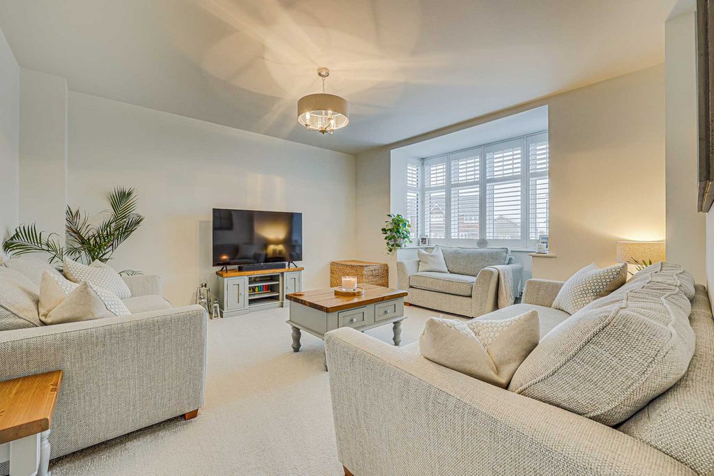 Property photo 3 of 34