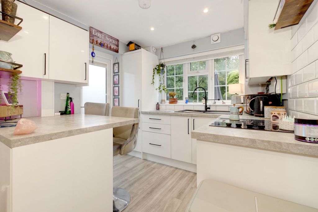 Property photo 3 of 48