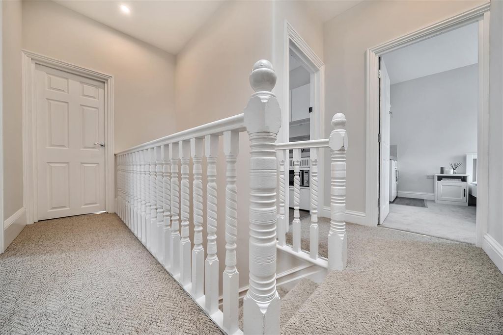 Property photo 2 of 8 29-27-2-1361317-15-68Dd1Ae622d85-2-27-29.Jpg