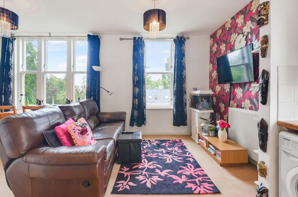 Property photo 2 of 25