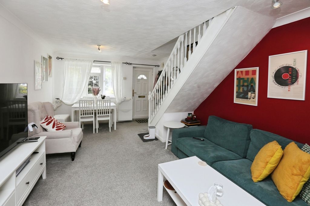 Property photo 3 of 10 Pbox-Img.Jpg