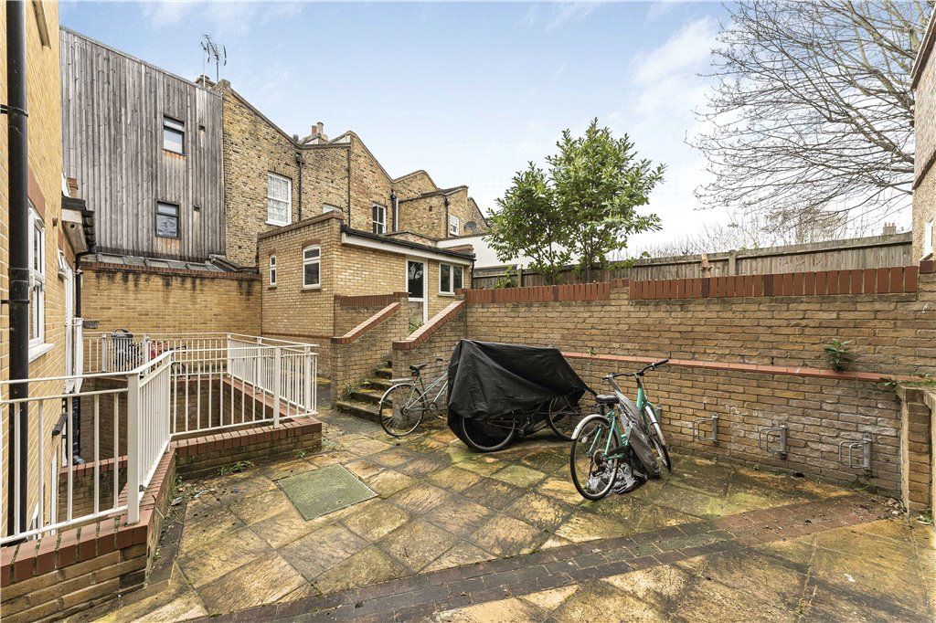 Property photo 3 of 17 Terrace