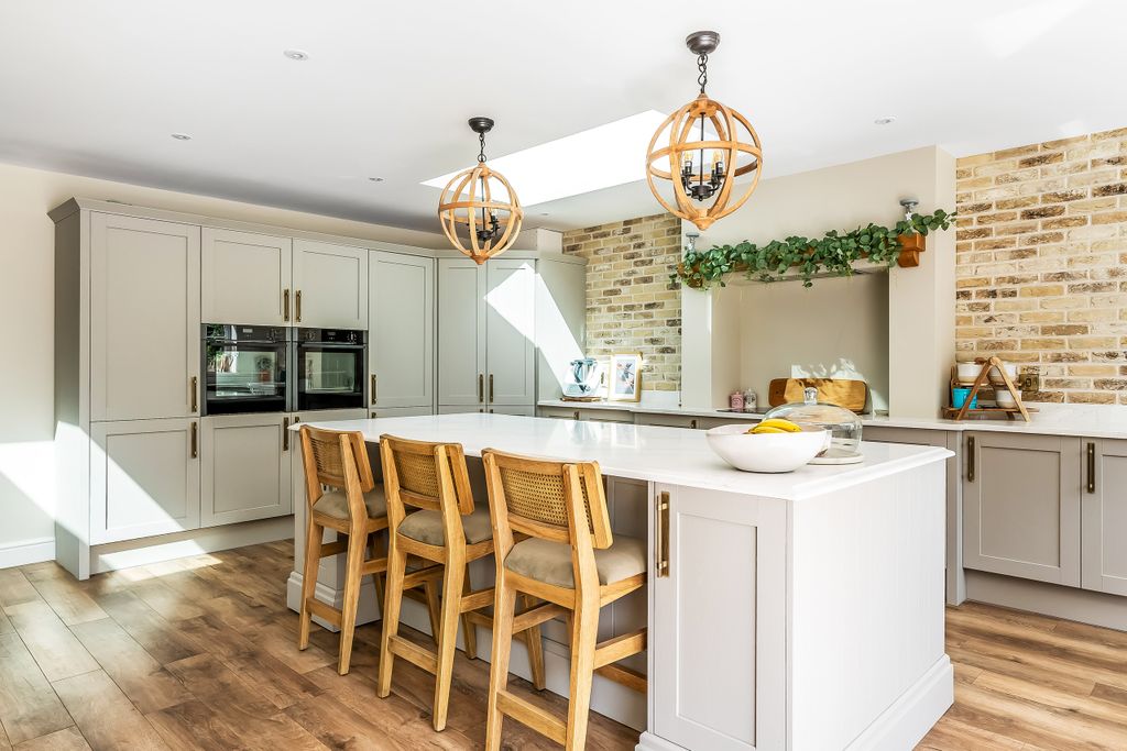 Property photo 3 of 48 3