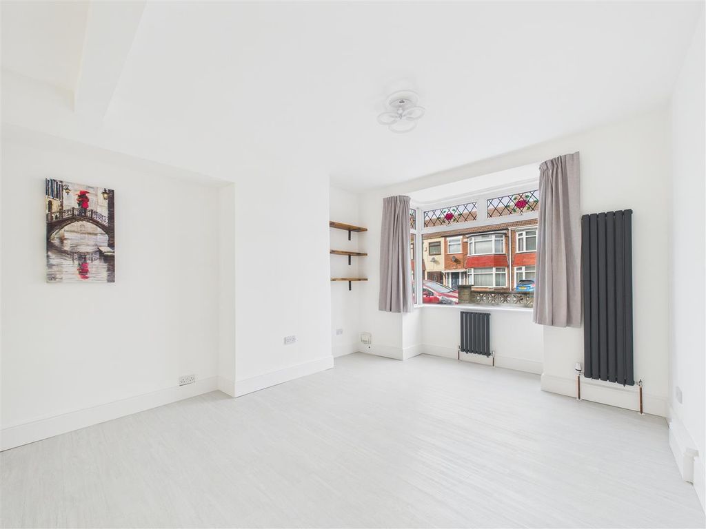 Property photo 2 of 13 Cam05451G0-Pr0051-Still019.Jpg