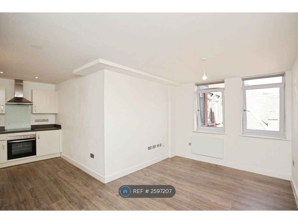 Property photo 2 of 11 Living Room/Kitchen
