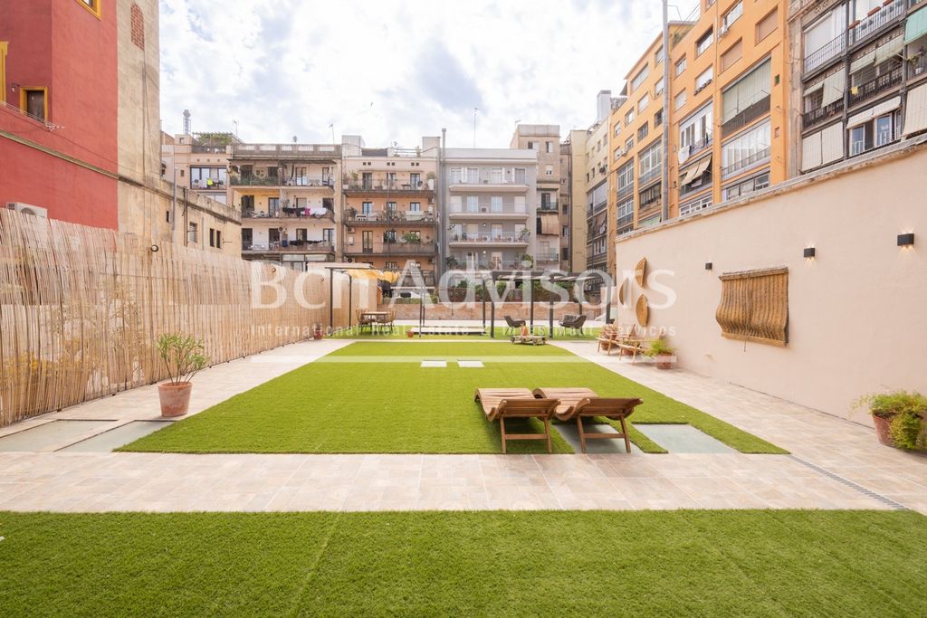 Property photo 1 of 73 Spectacular Renovated Apartment With A Huge Terrace In The Heart Of Barcelona