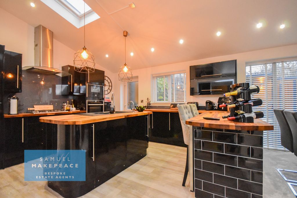 Property photo 2 of 28 Gallery