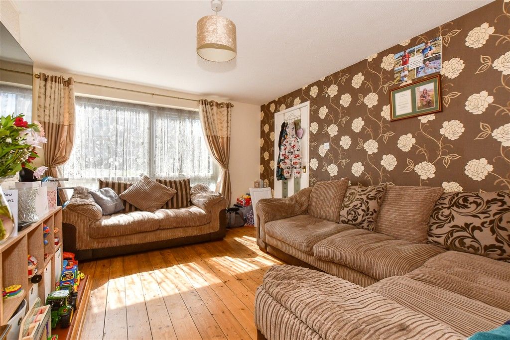 Property photo 3 of 9 Lounge