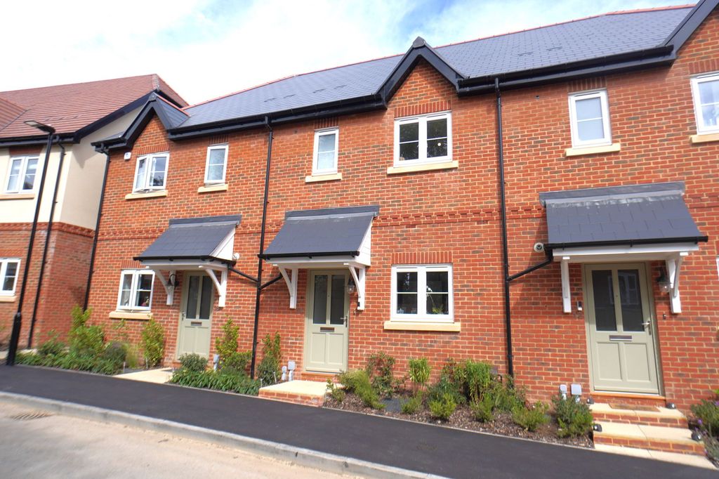 Property photo 1 of 14 Photo 11