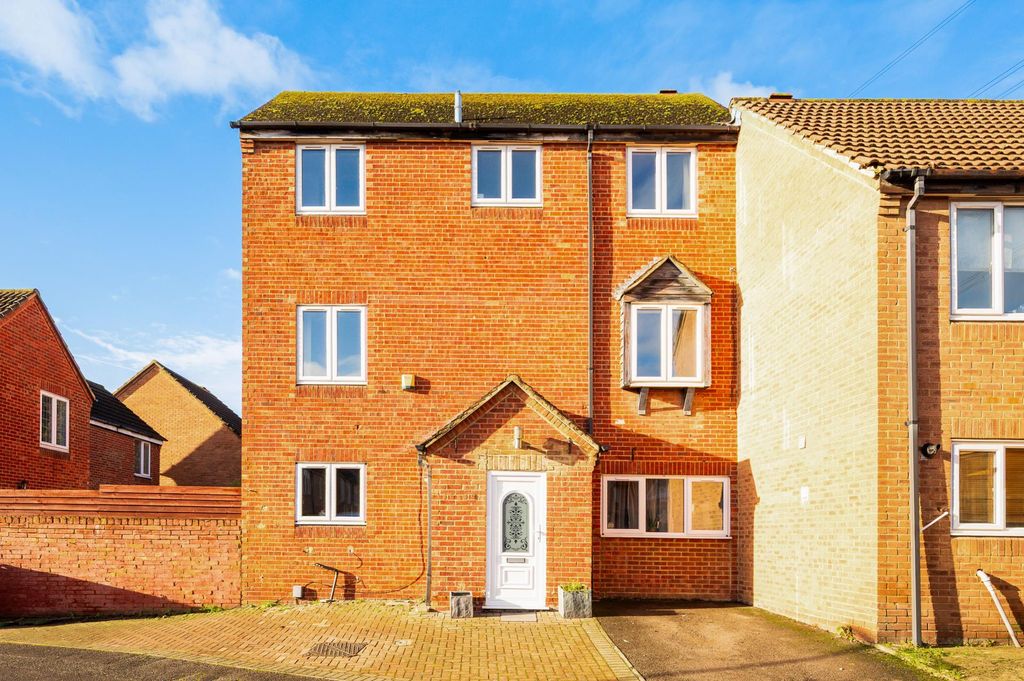 Property photo 2 of 25