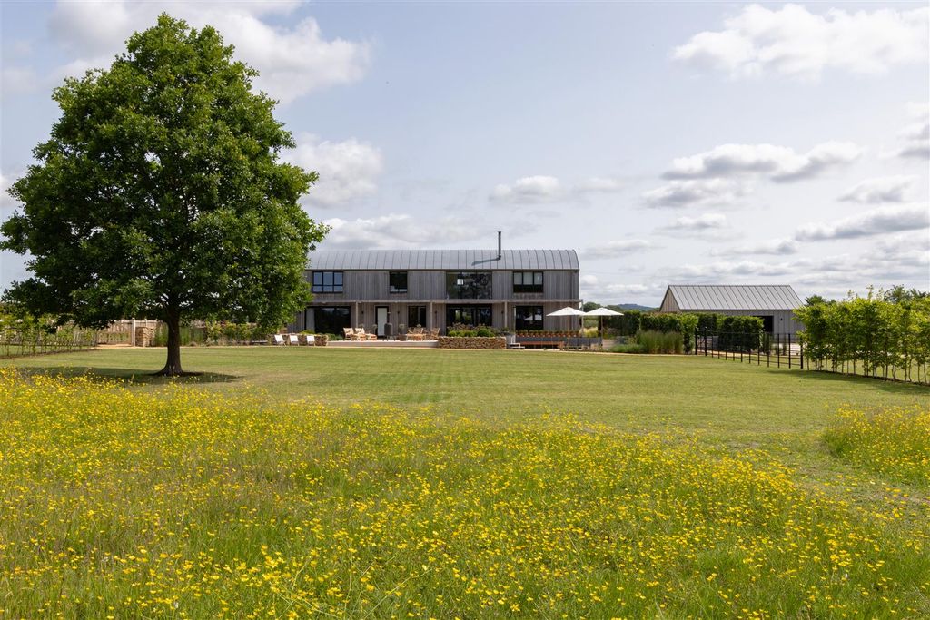 Property photo 1 of 24 The Zinc Barn 2025 --128.Jpg