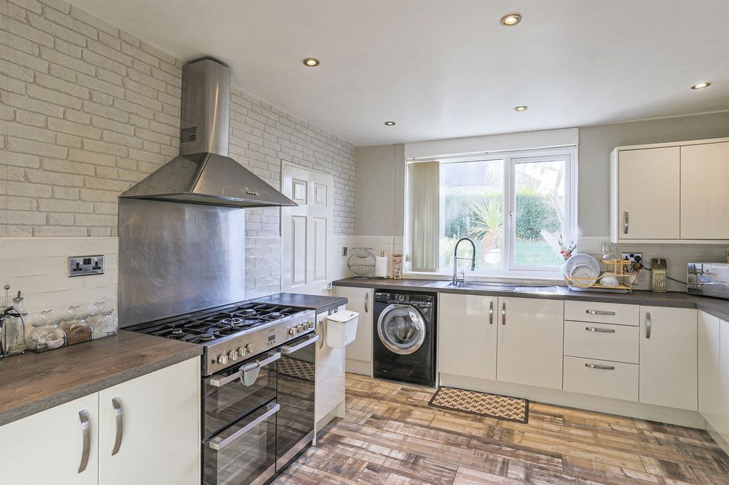 Property photo 1 of 16 Image