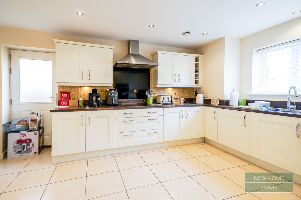 Property photo 3 of 16 Photo 13