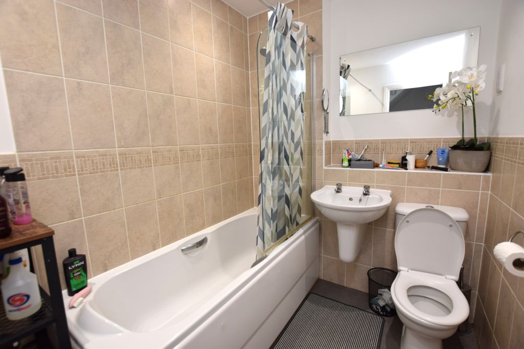 Property photo 3 of 13 Bathroom