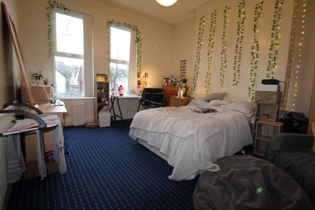 Property photo 1 of 9 Bright, Comfortably Furnished Bedroom With A Doubl...