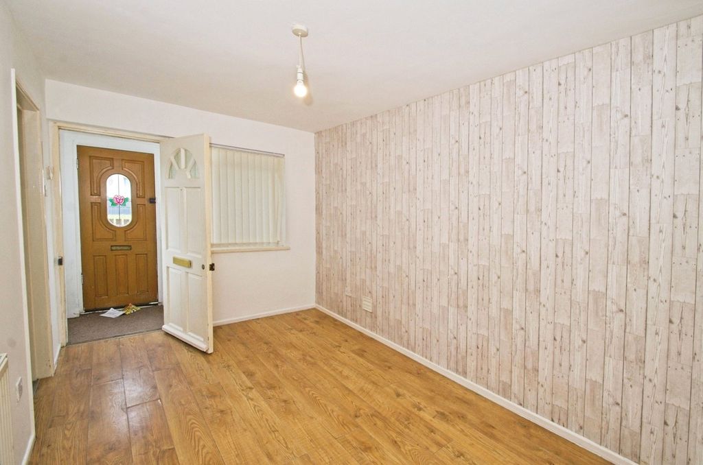 Property photo 2 of 16 Picture No. 17
