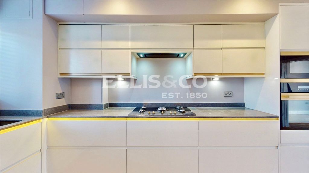 Property photo 2 of 30 Picture No. 28