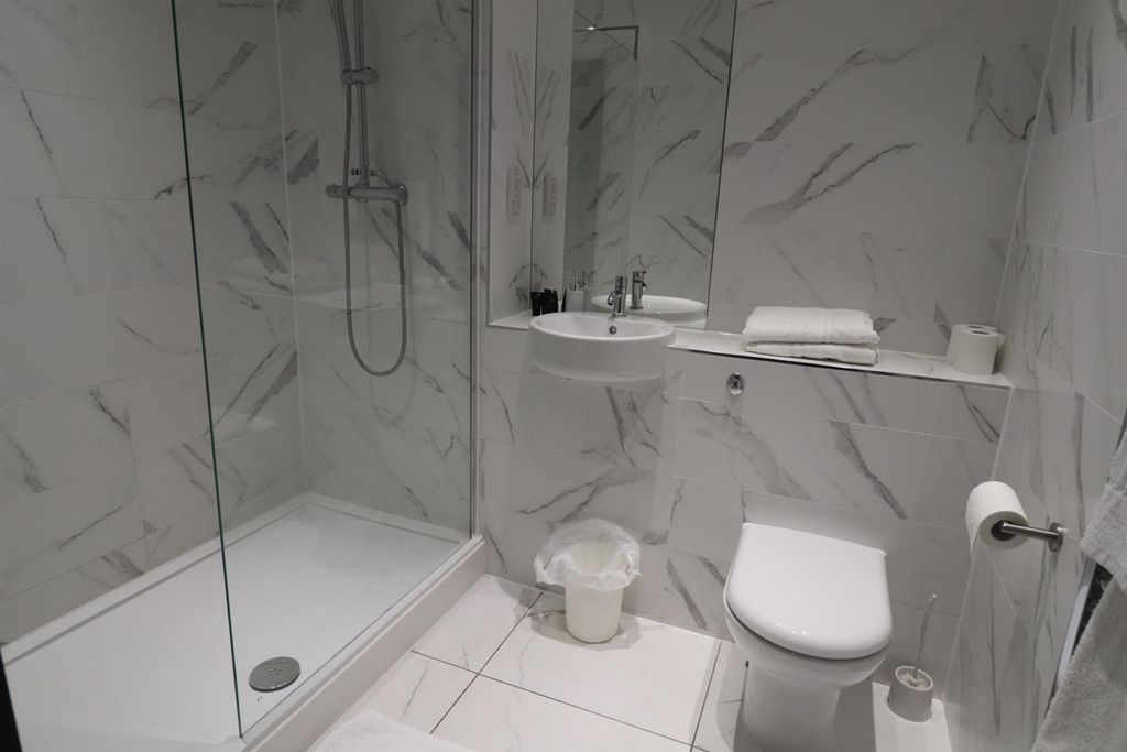 Property photo 3 of 6 64 Br.Jpg