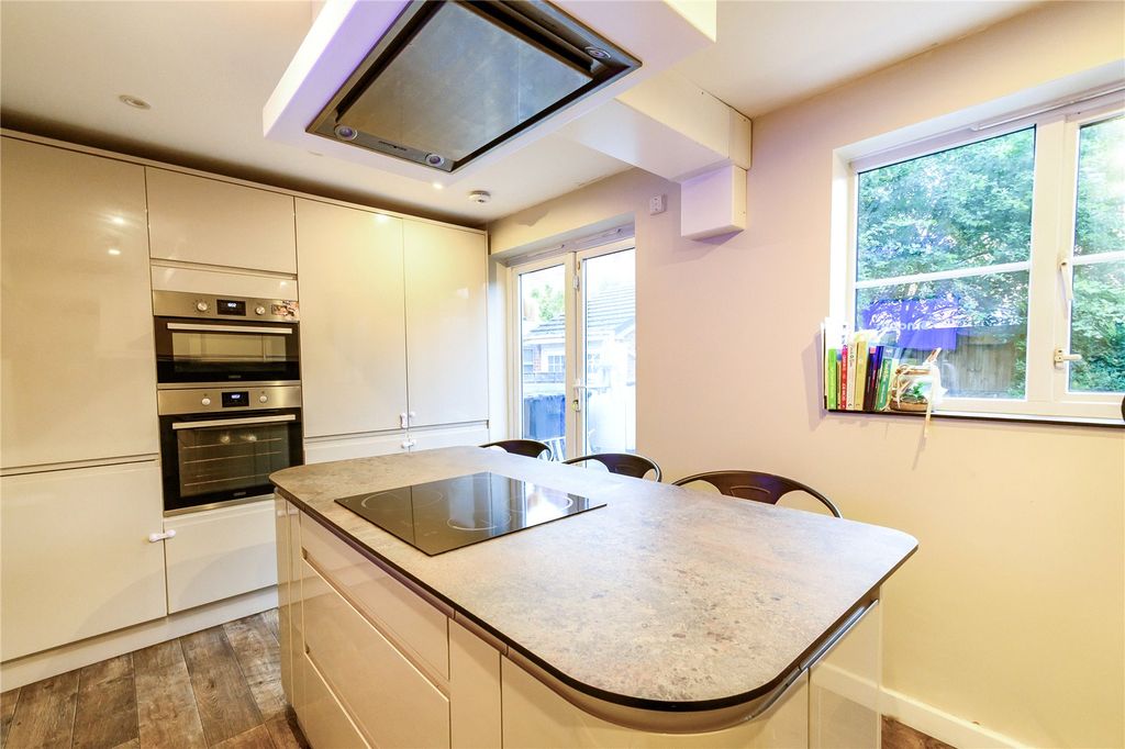 Property photo 3 of 16 Picture No. 24