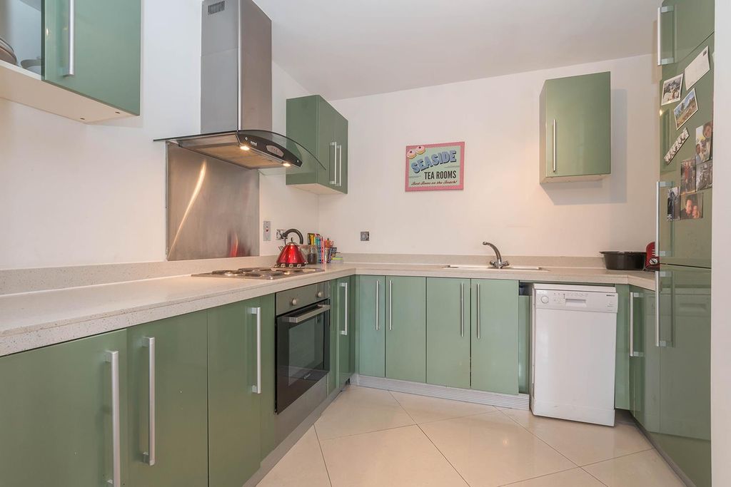 Property photo 3 of 9 Kitchen