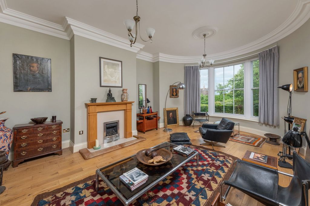 Property photo 2 of 25