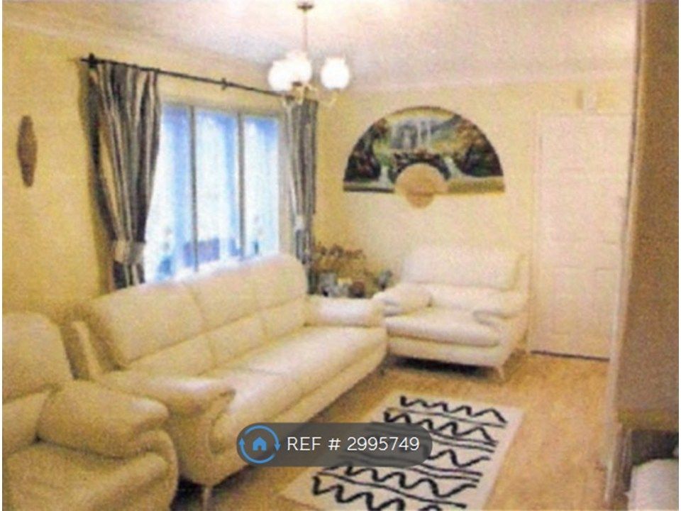 Property photo 1 of 12 Living Room