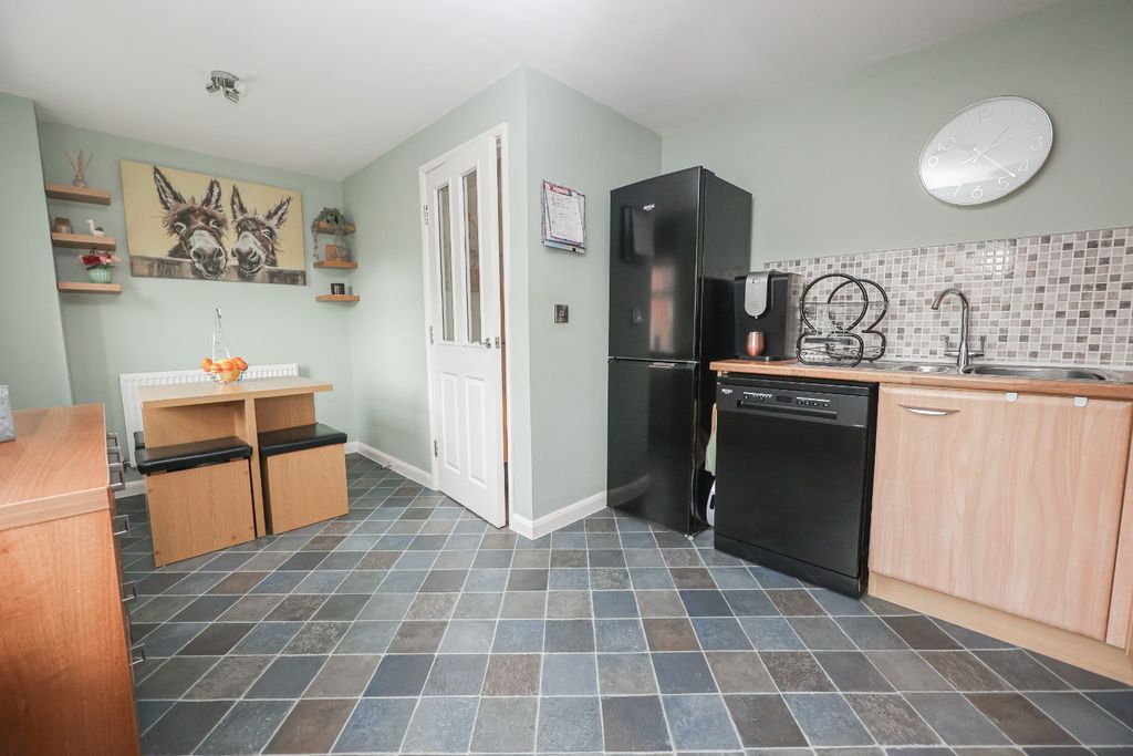 Property photo 3 of 25 4539554
