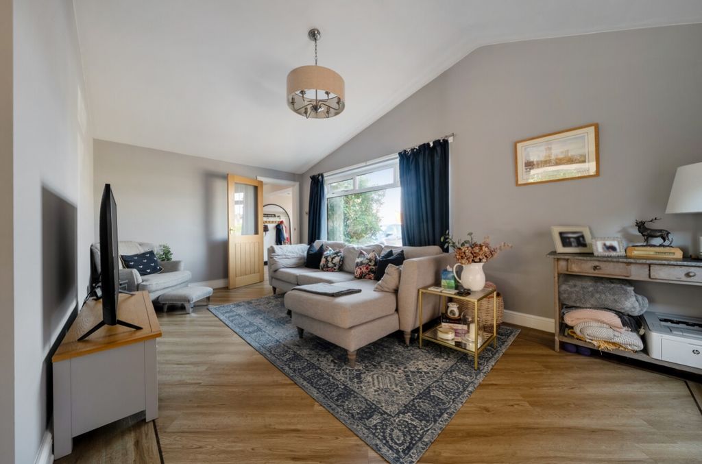 Property photo 3 of 23 1481630-1-6A3F92F811E44