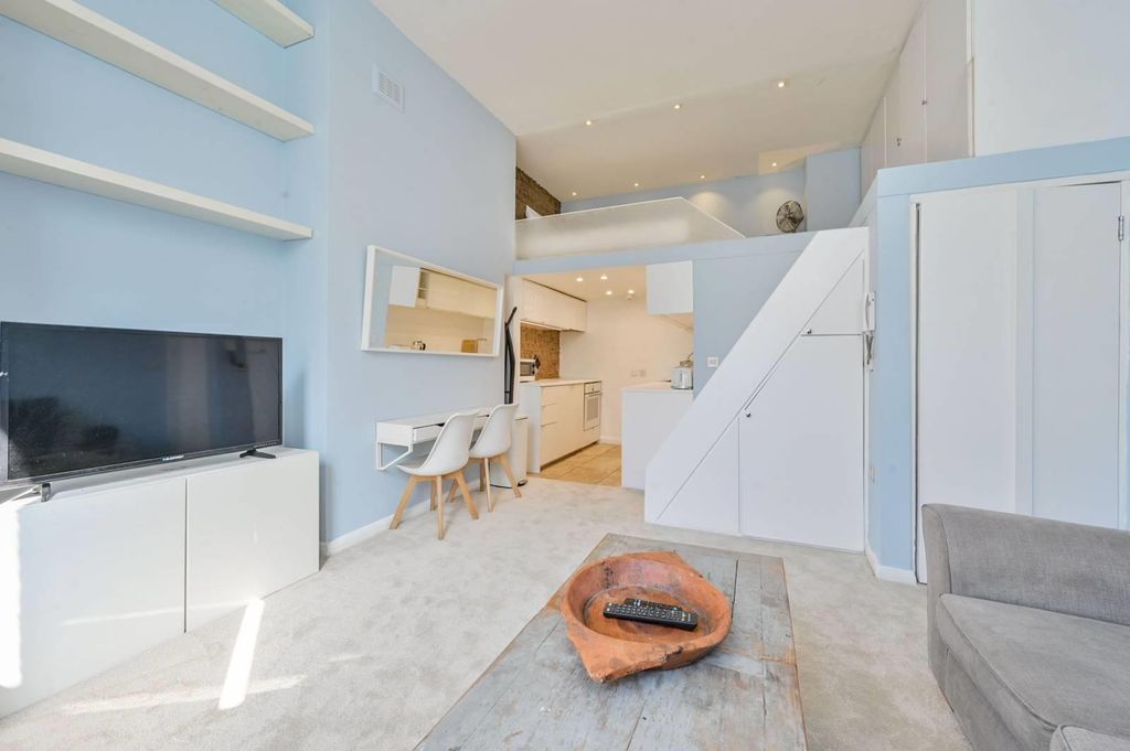 Property photo 2 of 5