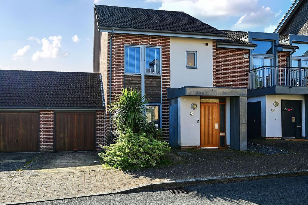 Property photo 1 of 10 Mailing Way