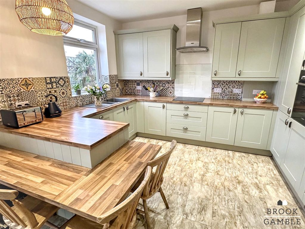 Property photo 2 of 17 01323 438506