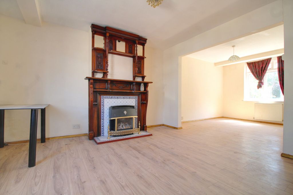 Property photo 1 of 8 2 Bedroom House To Rent