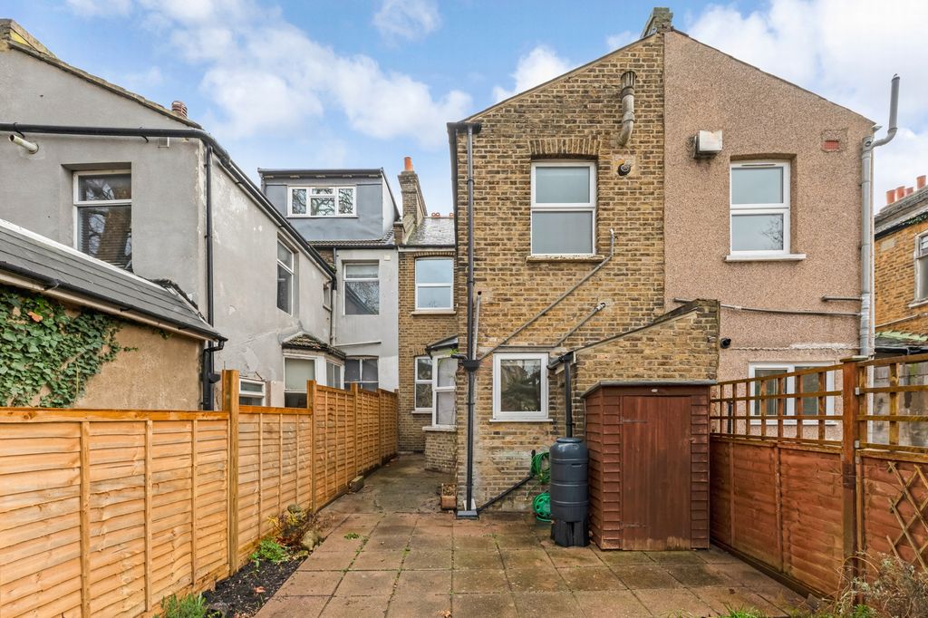 Property photo 3 of 18 Photo 6