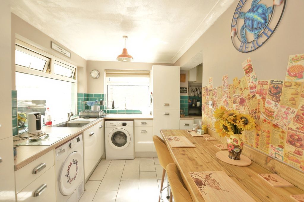 Property photo 3 of 18 Pbox-Img.Jpg