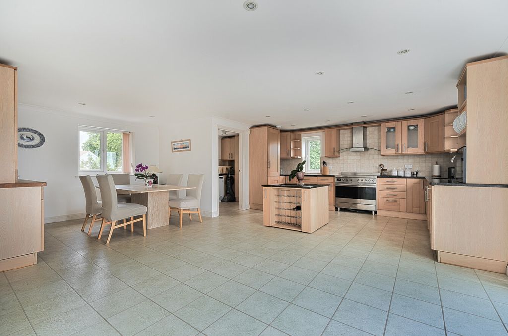 Property photo 3 of 39 Kitchen/Dining