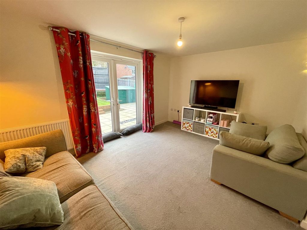 Property photo 2 of 9 Lounge