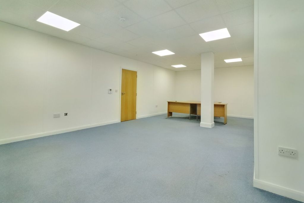 Property photo 3 of 9