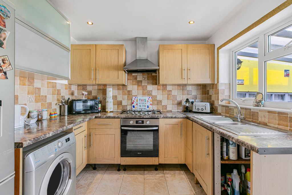 Property photo 3 of 23 Kitchen