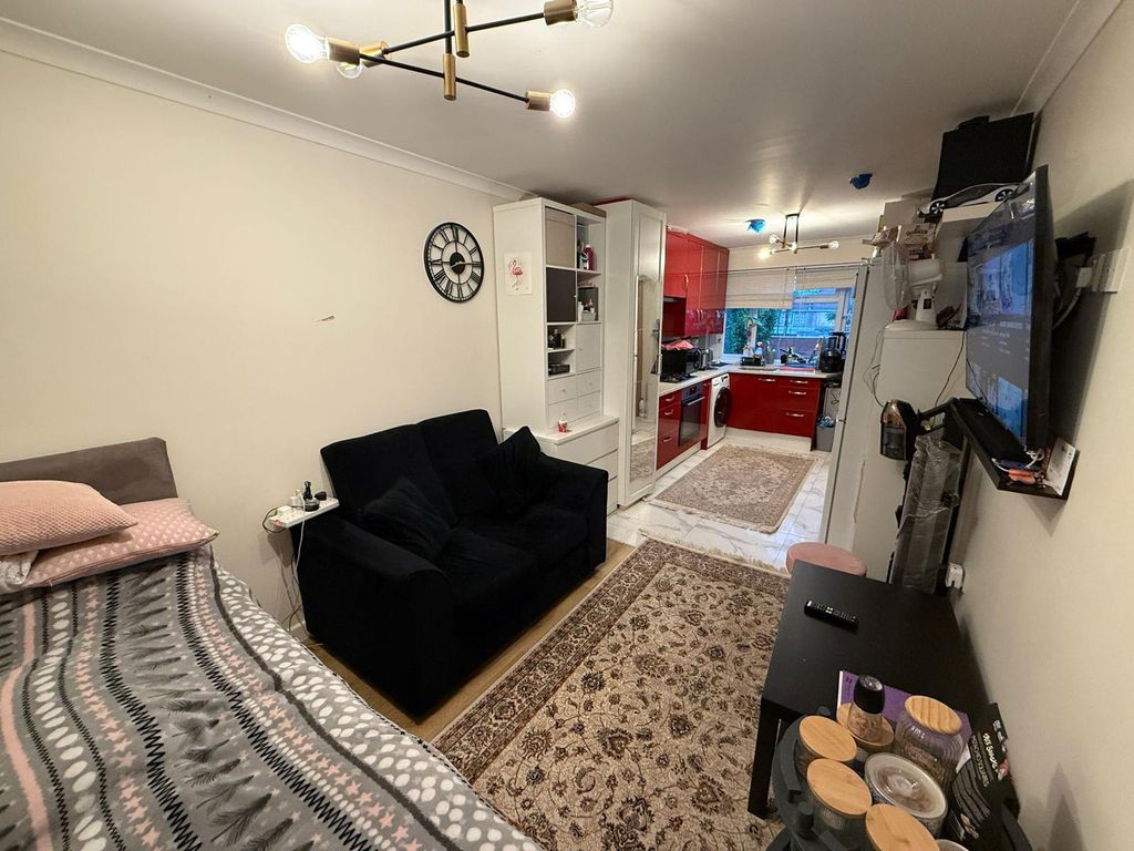 Property photo 1 of 5