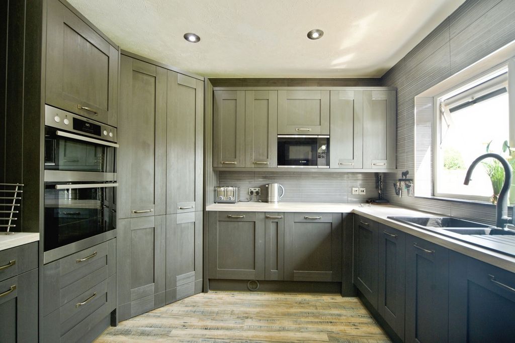 Property photo 3 of 19 Pbox-Img.Jpg