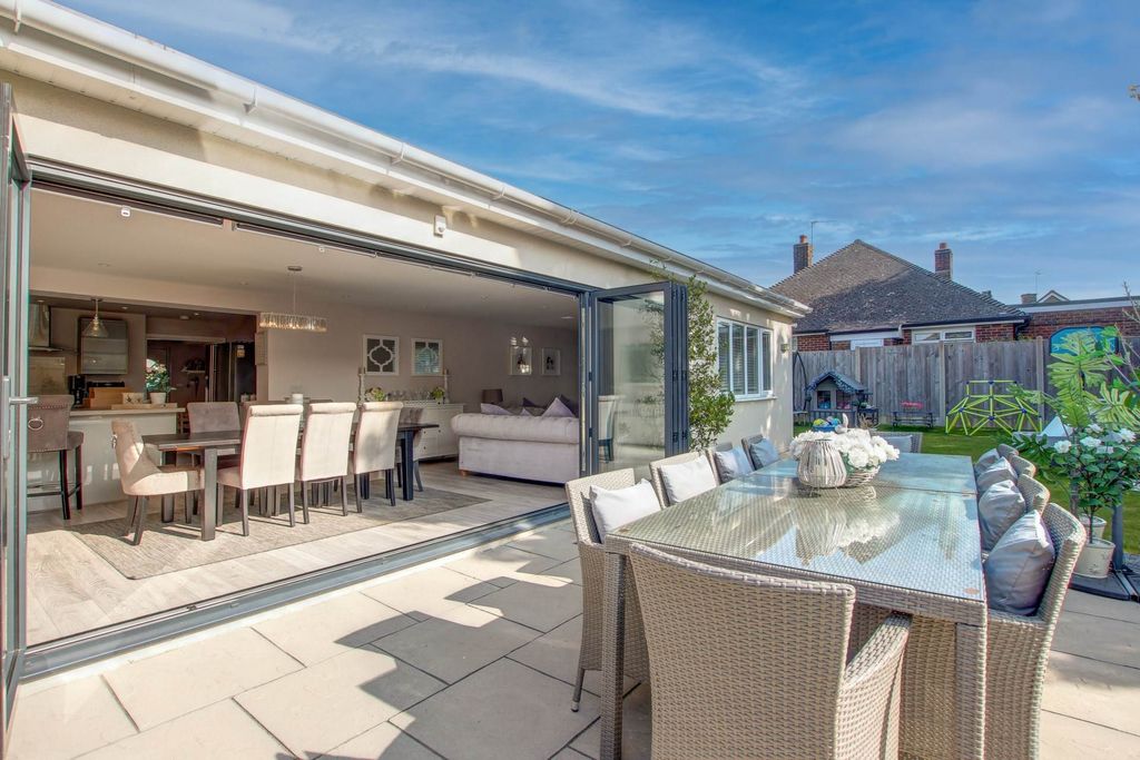 Property photo 3 of 33