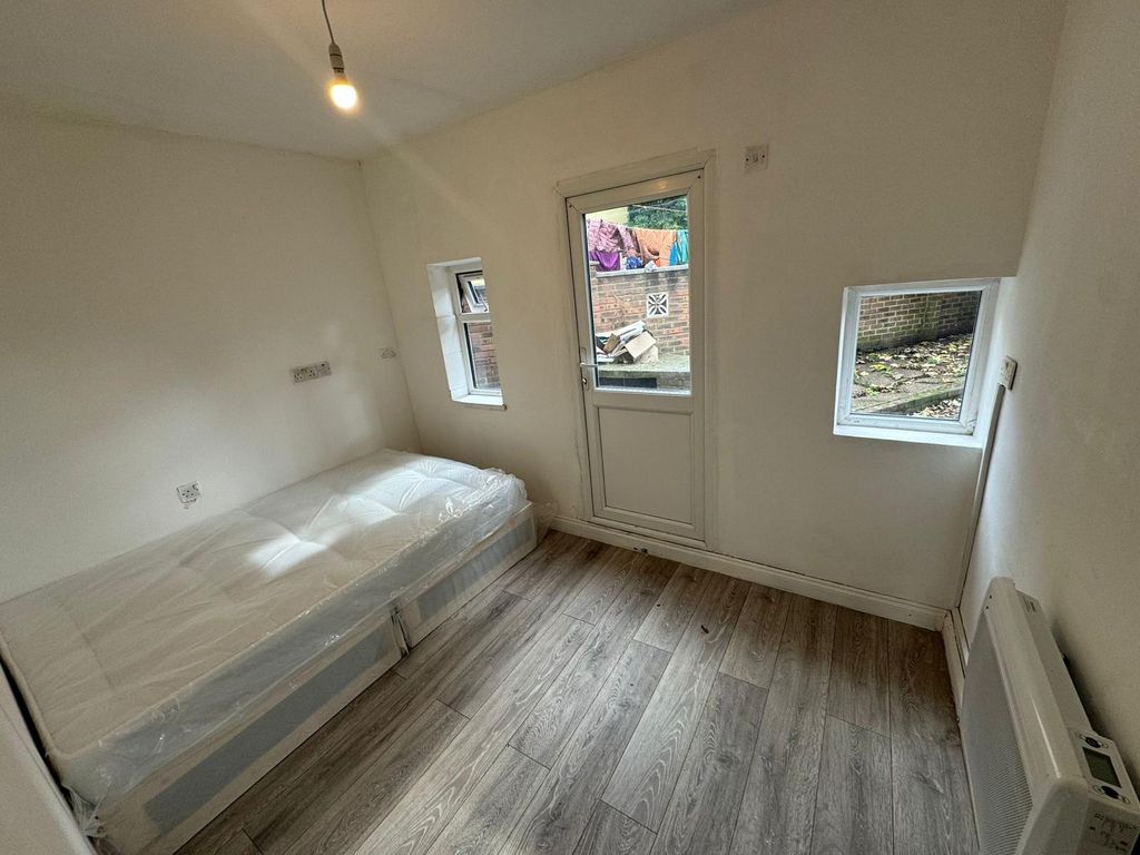 Property photo 2 of 3
