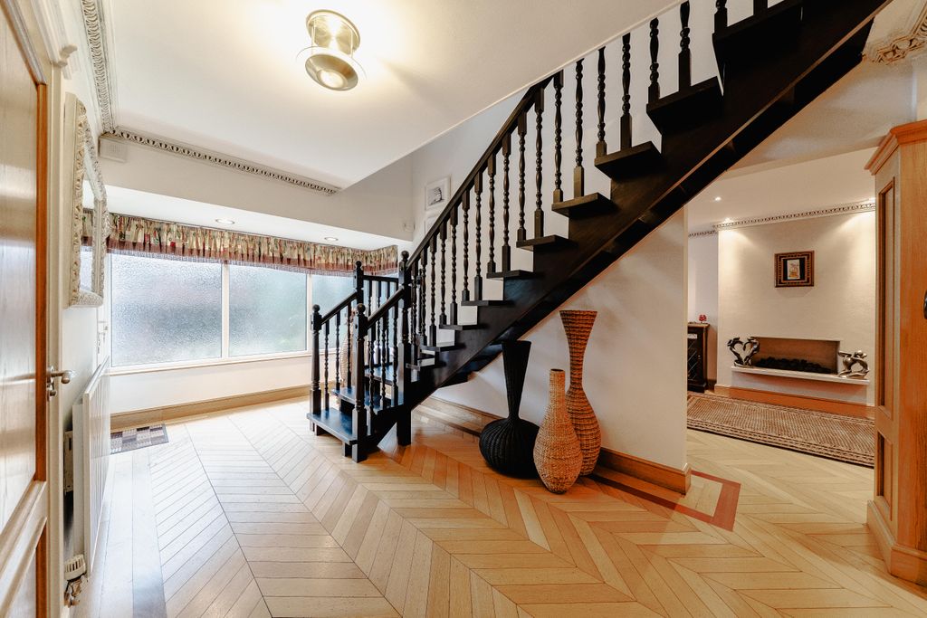 Property photo 3 of 38