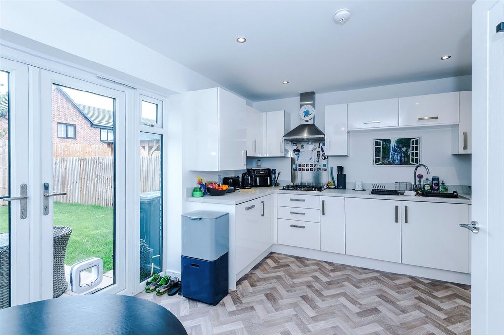 Property photo 2 of 28 Picture No. 40