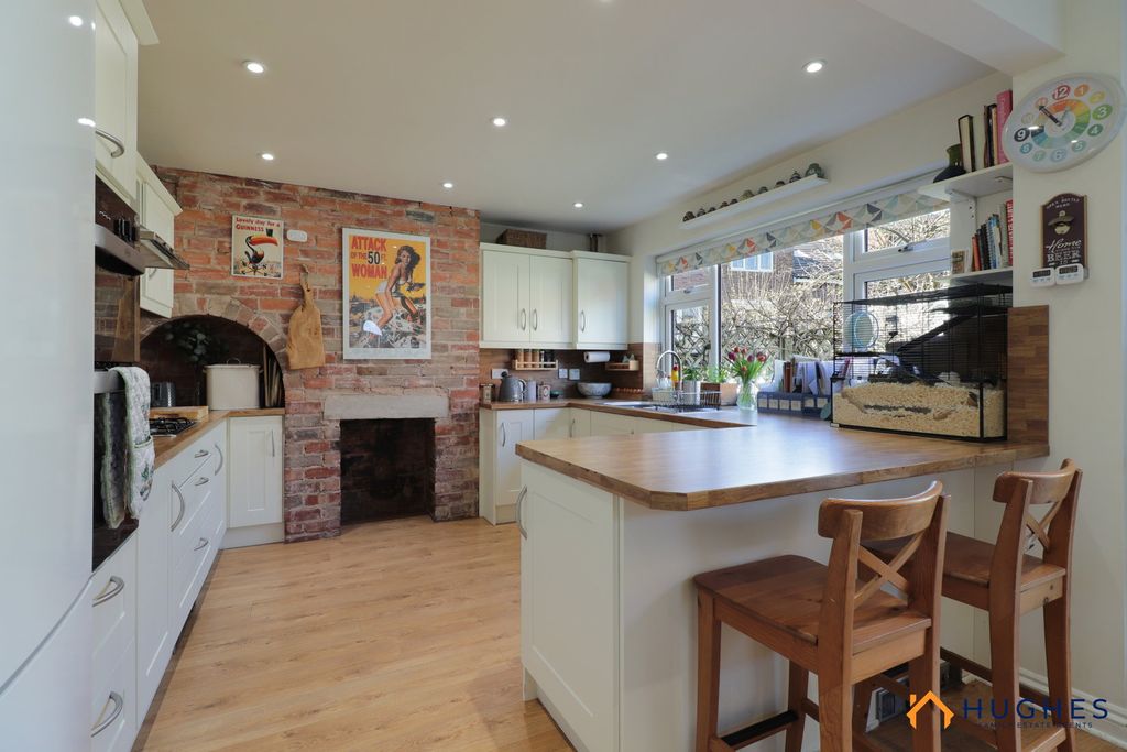 Property photo 3 of 33