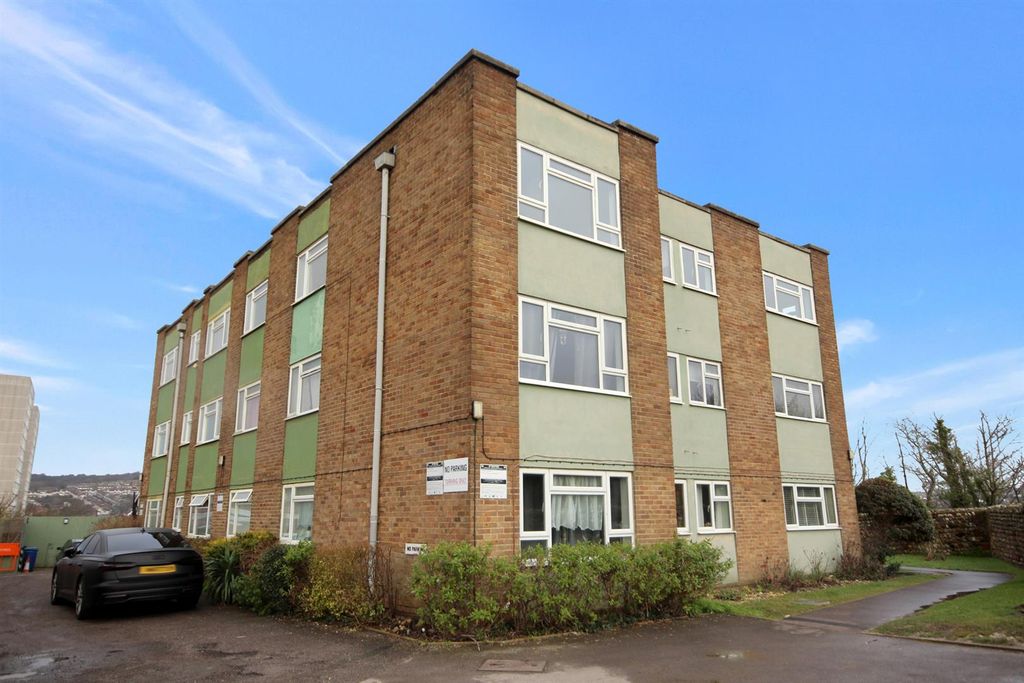 Property photo 1 of 7 Front