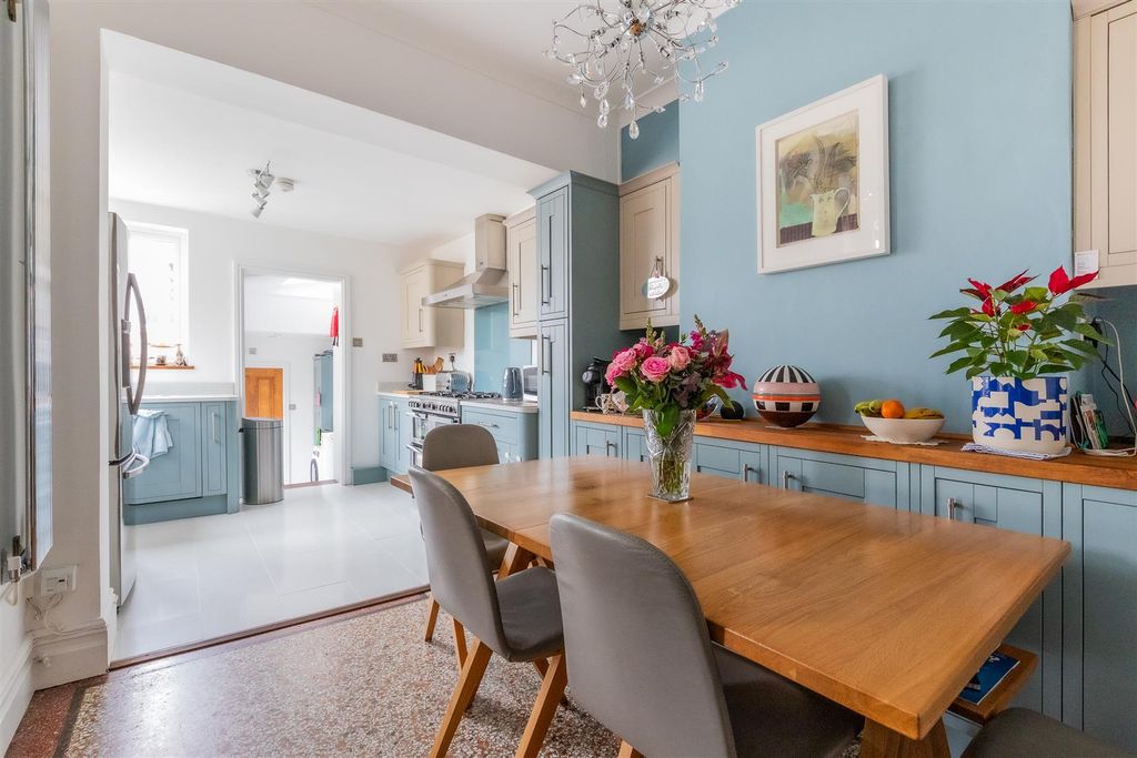 Property photo 2 of 33 Marlborough Road 124-4.Jpg