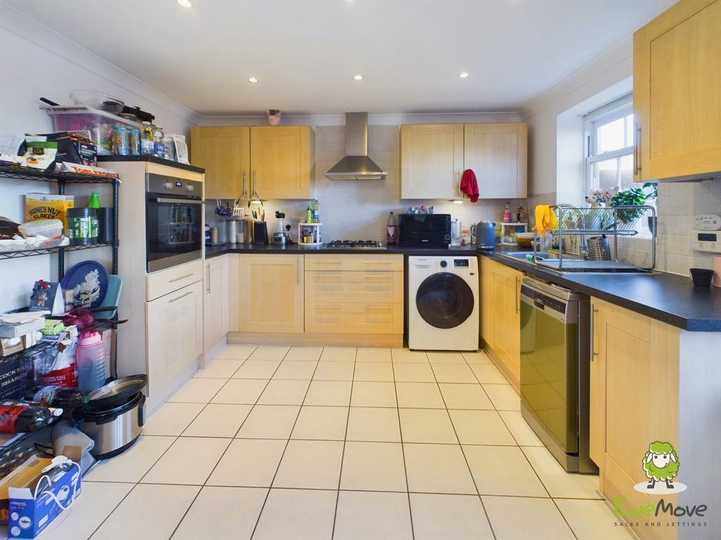 Property photo 3 of 19 Ewemove Basingstoke Rockbourne Road Kitchen