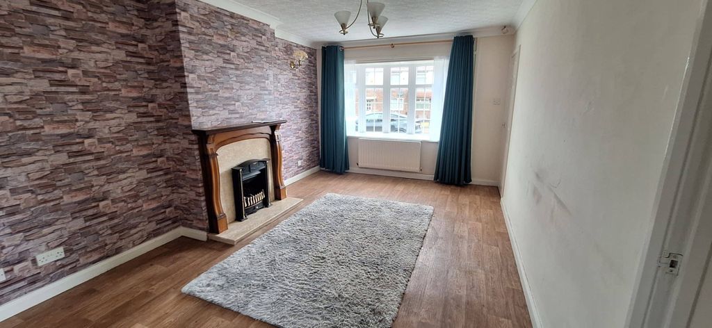 Property photo 2 of 19 Min